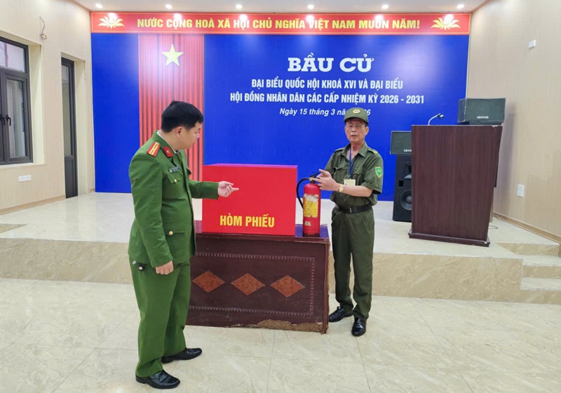 Công an phường Hồng Bàng tích cực hướng dẫn công tác bảo đảm an toàn PCCC phục vụ bầu cử